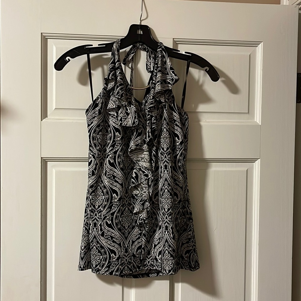 Sleeveless blouse with paisley, print and open back